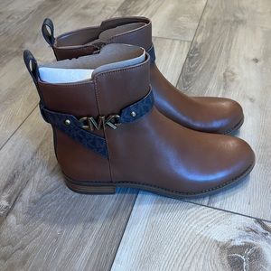 Michael Kors Farrah Flat Leather Bootie size 7.5